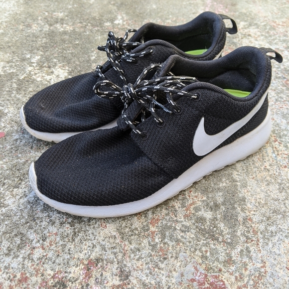 Nike Shoes - Vtg Nike Roshe One Black Grey Sz 5